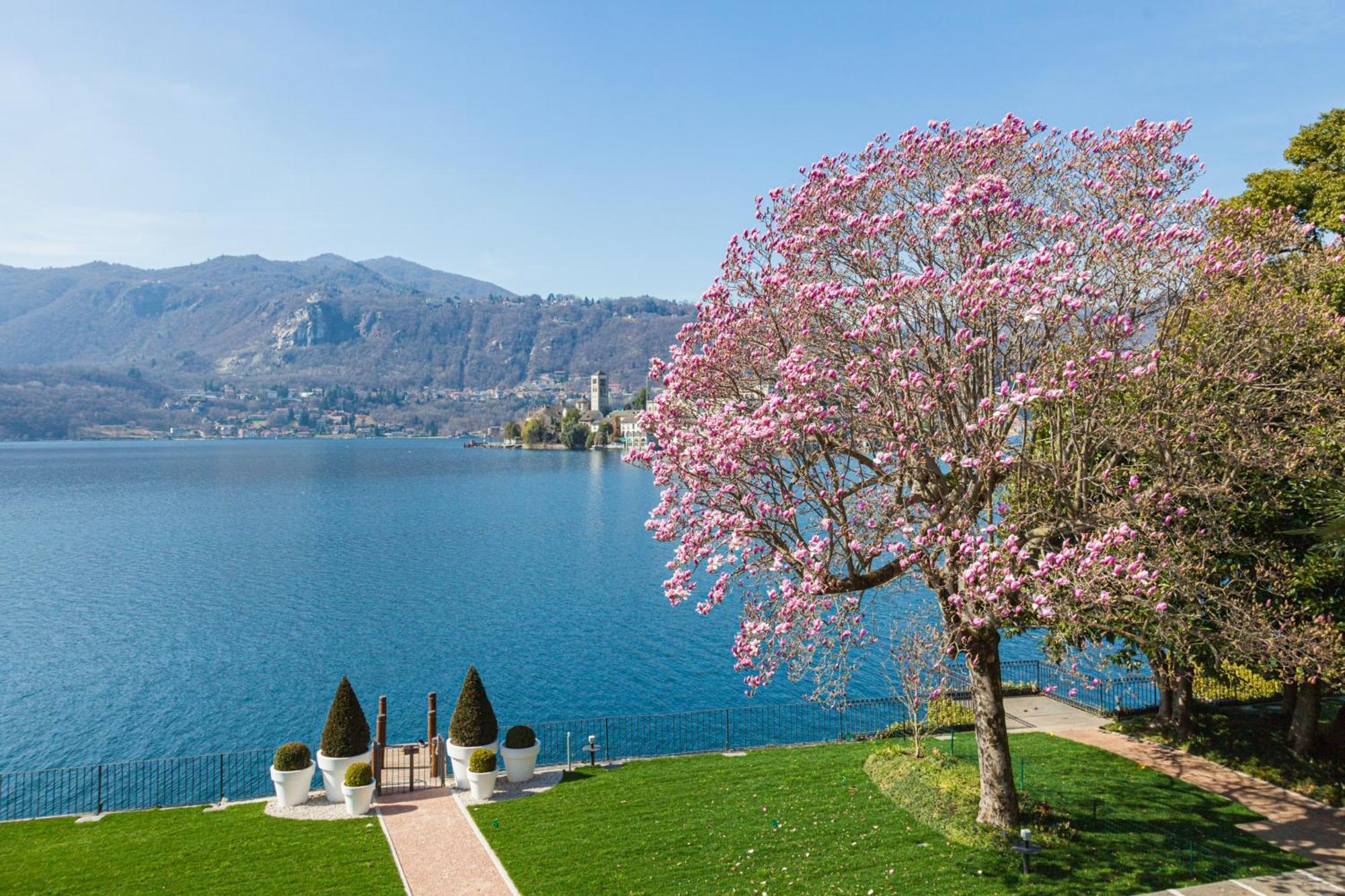 Bifora65 Flats And Garden - Lakeview Apartment Orta San Giulio Exterior photo